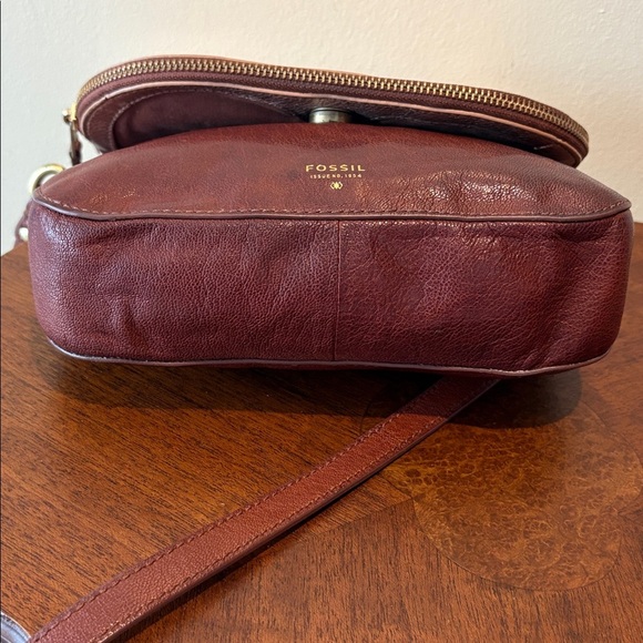 Fossil vintage Crossbody bag, leather smooth & pebbled flap/ pocket brass Hw EUC - Picture 15 of 17